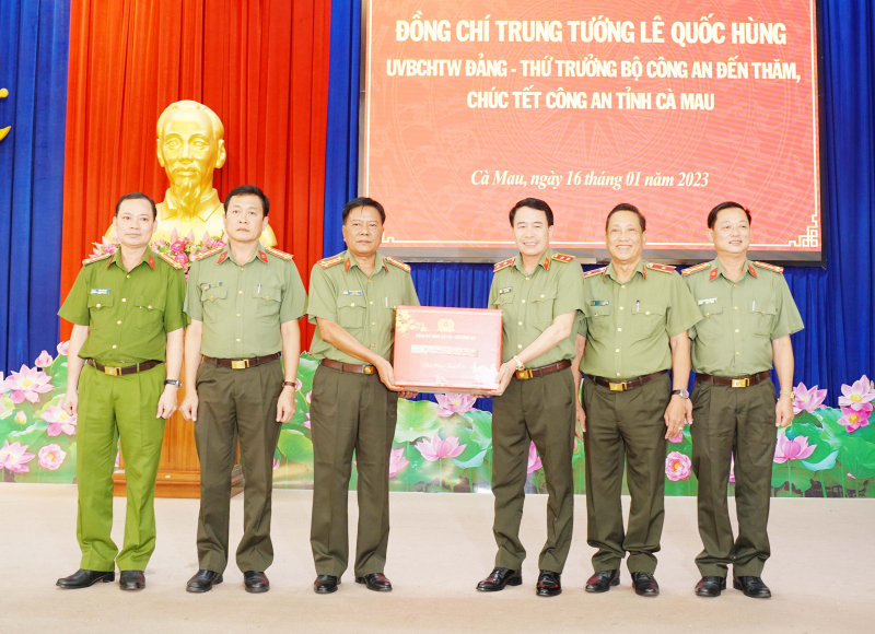 Công an tỉnh Cà Mau phải bảo đảm để người dân vui xuân đón Tết an ninh, an toàn  -0