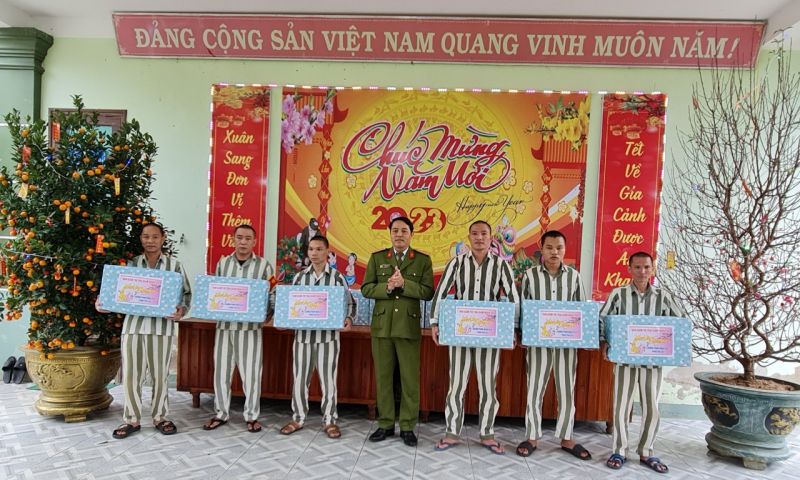 Xuân ấm áp ở Trại giam Nghĩa An -0