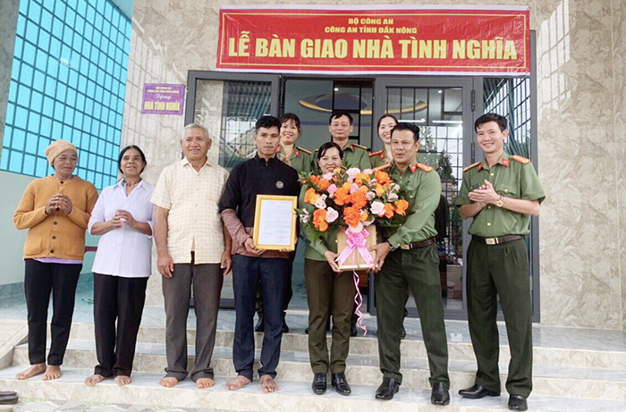 Nhiều hoạt động chăm lo Tết cho Nhân dân và cán bộ, chiến sĩ có hoàn cảnh khó khăn -0