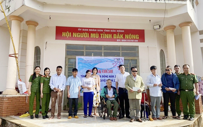Nhiều hoạt động chăm lo Tết cho Nhân dân và cán bộ, chiến sĩ có hoàn cảnh khó khăn -1