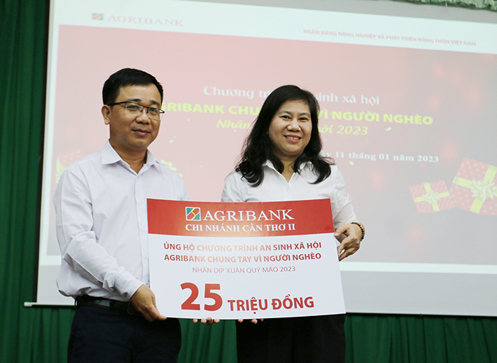 Agribank Chi nhánh Cần Thơ II vui Tết cùng bà con có hoàn cảnh khó khăn -3