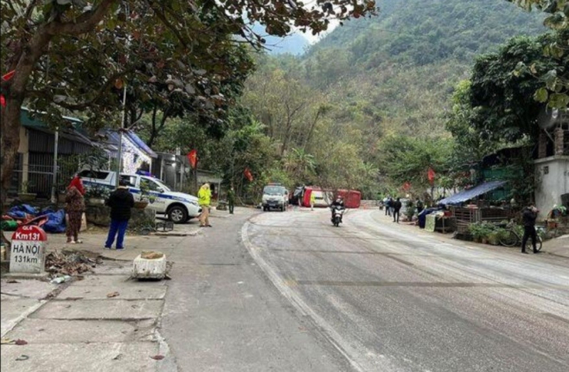 Xe khách mất phanh đâm liên hoàn làm 3 người tử vong, một số người bị thương -0