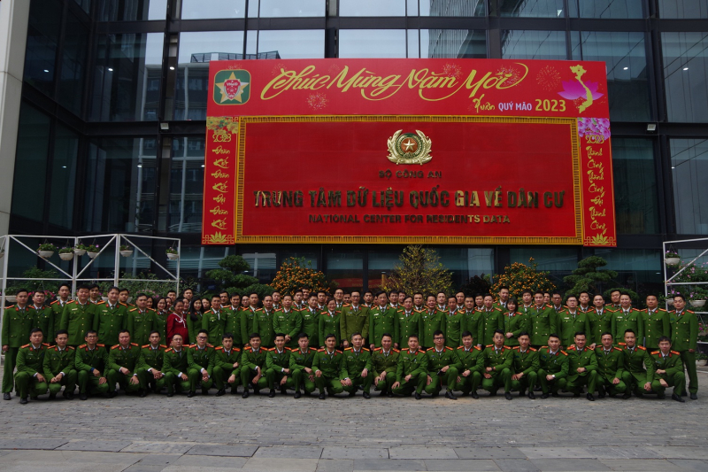 Thứ trưởng Nguyễn Duy Ngọc thăm, chúc Tết cán bộ, chiến sĩ Trung tâm dữ liệu quốc gia về dân cư -0