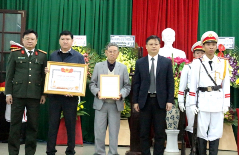 Trao Bằng Tổ quốc ghi công đối với Liệt sĩ CAND Võ Duy Khánh -1