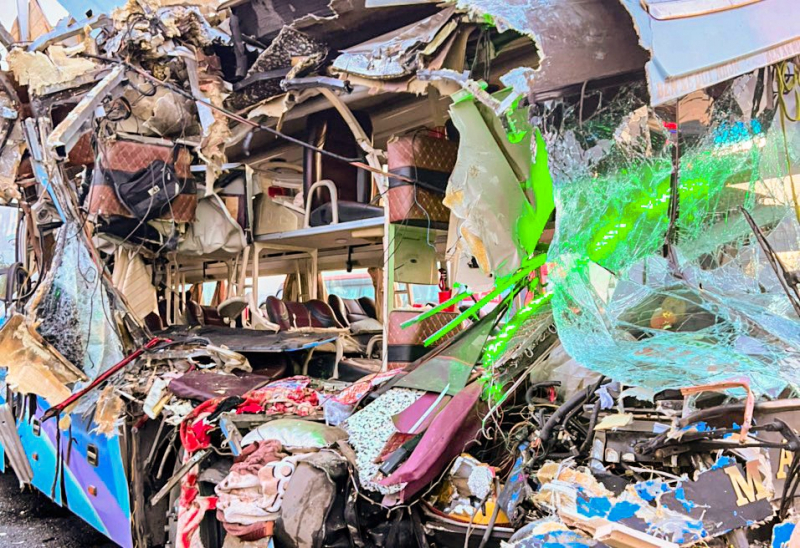 Xe khách tông đuôi xe tải hai người tử nạn tại chỗ -0