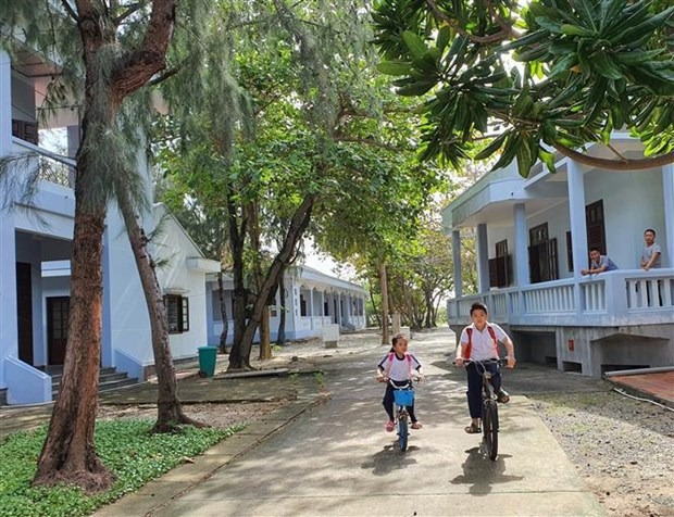 Warm Tet atmosphere covers Truong Sa islands -0