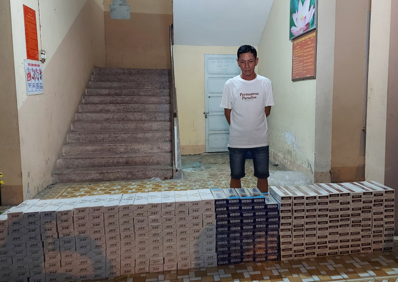 Tài xế lái ôtô vận chuyển 2. 980 gói thuốc lá điếu ngoại nhập lậu -0