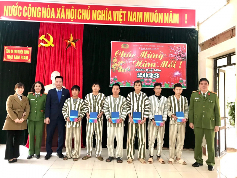 Trại tạm giam Công an tỉnh Tuyên Quang: Xuân ấm tình người  -0