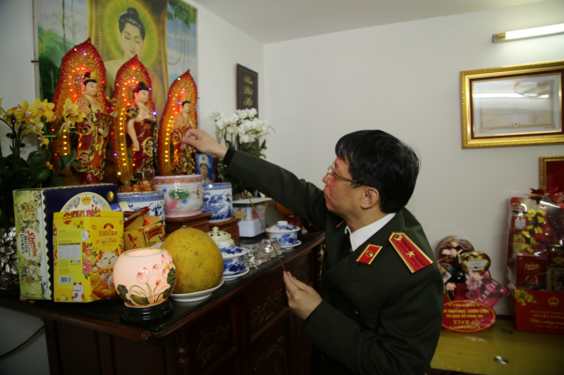 Báo CAND thăm hỏi, chúc Tết gia đình các Liệt sĩ Cảnh sát PCCC Công an Hà Nội -0