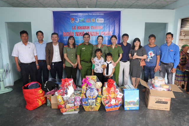 Hội Phụ nữ Công an tỉnh Đắk Nông nhận đỡ đầu và xây tặng nhà mới cho 2 trẻ mồ côi -0