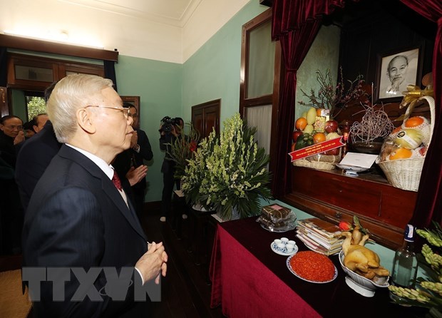 Tổng Bí thư dâng hương tưởng niệm Chủ tịch Hồ Chí Minh -0
