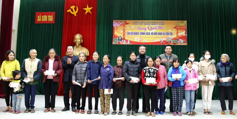 Báo Công an nhân dân mang tết ấm đến với người dân nghèo Sơn Trà -0