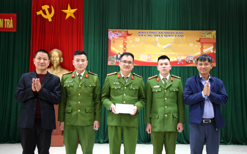 Báo Công an nhân dân mang tết ấm đến với người dân nghèo Sơn Trà -0