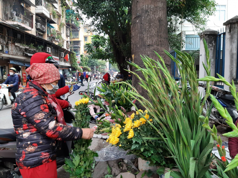 Hoa tươi ngày 29 Tết Nguyên đán: Đắt hơn thịt vẫn hút khách -0