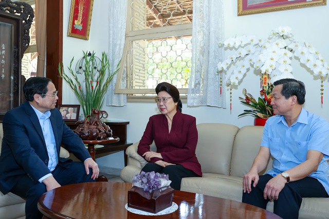 Thủ tướng Phạm Minh Chính dâng hương tưởng nhớ các đồng chí cố Thủ tướng Chính phủ -0