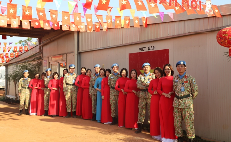 Chiến sĩ mũ nồi xanh đón Tết cổ truyền ở Nam Sudan -0