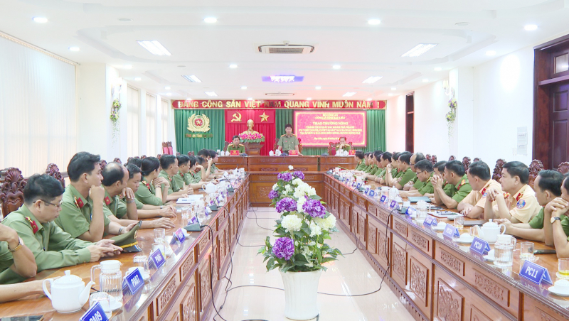 Thưởng nóng Ban chuyên án phá vụ giết tài xế xe ôm cướp tài sản -0