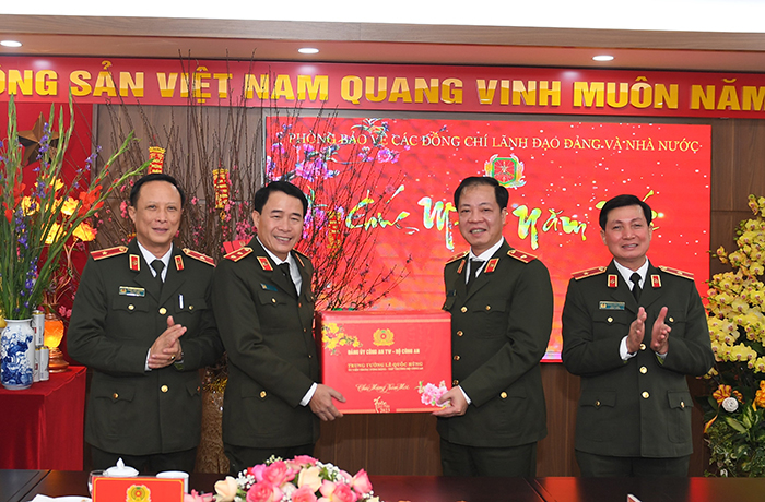 Thứ trưởng Lê Quốc Hùng kiểm tra công tác ứng trực, chúc Tết một số đơn vị thuộc Bộ Công an -0
