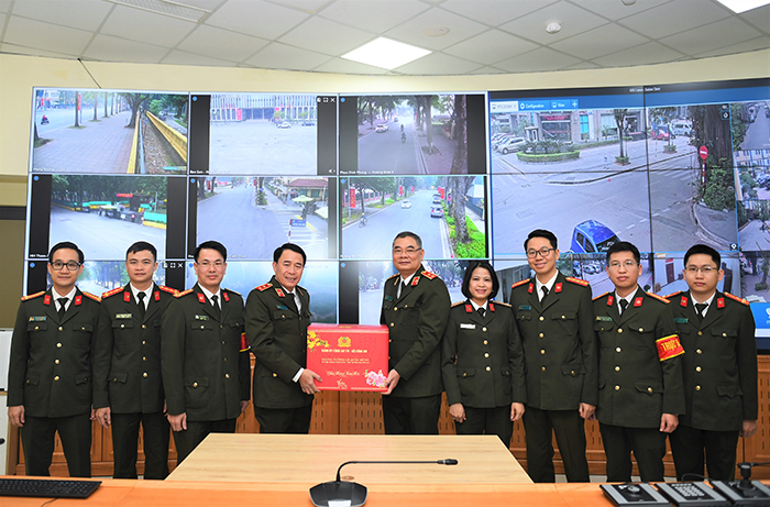 Thứ trưởng Lê Quốc Hùng kiểm tra công tác ứng trực, chúc Tết một số đơn vị thuộc Bộ Công an -0