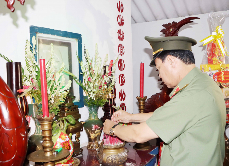 Chủ nhiệm Ủy ban Quốc phòng và An ninh của Quốc hội chúc Tết tại Bạc Liêu -0