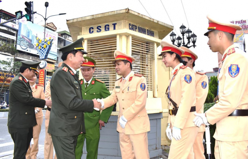 Thứ trưởng Trần Quốc Tỏ kiểm tra, chúc Tết tại Ninh Bình -0