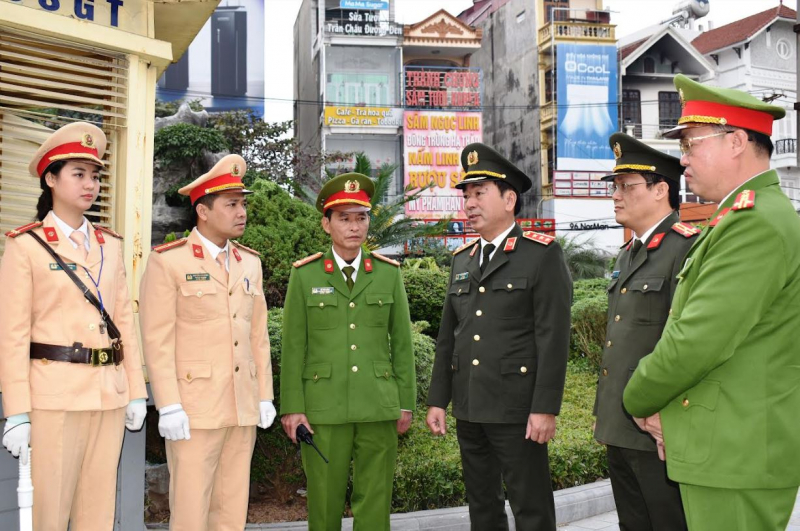 Thứ trưởng Trần Quốc Tỏ kiểm tra, chúc Tết tại Ninh Bình -1