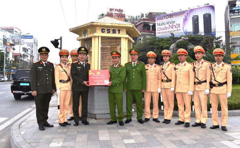 Thứ trưởng Trần Quốc Tỏ kiểm tra, chúc Tết tại Ninh Bình -2