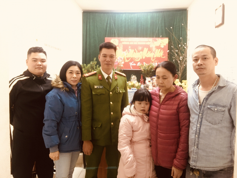 Công an xã tìm thấy trẻ thất lạc ngày mùng 2 Tết -0