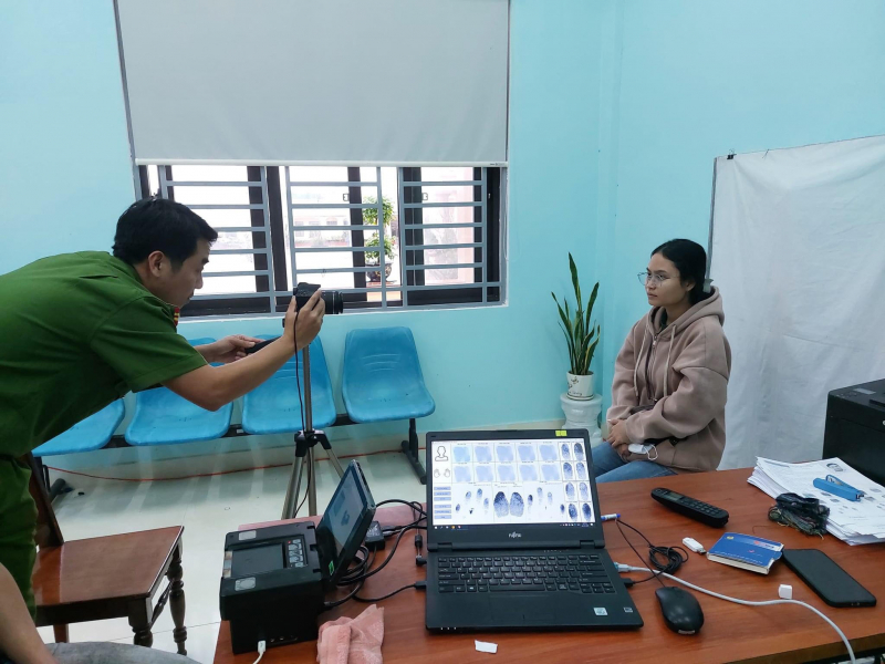 Tổ chức thu nhận, cấp CCCD cho người dân xuyên Tết -0