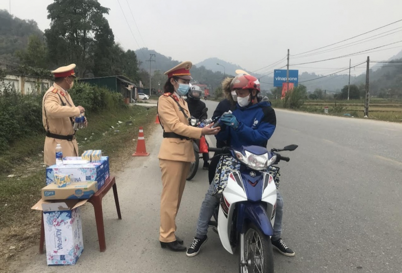 Cảnh sát giao thông Công an Bắc Kạn nhân văn, vì nhân dân phục vụ -0