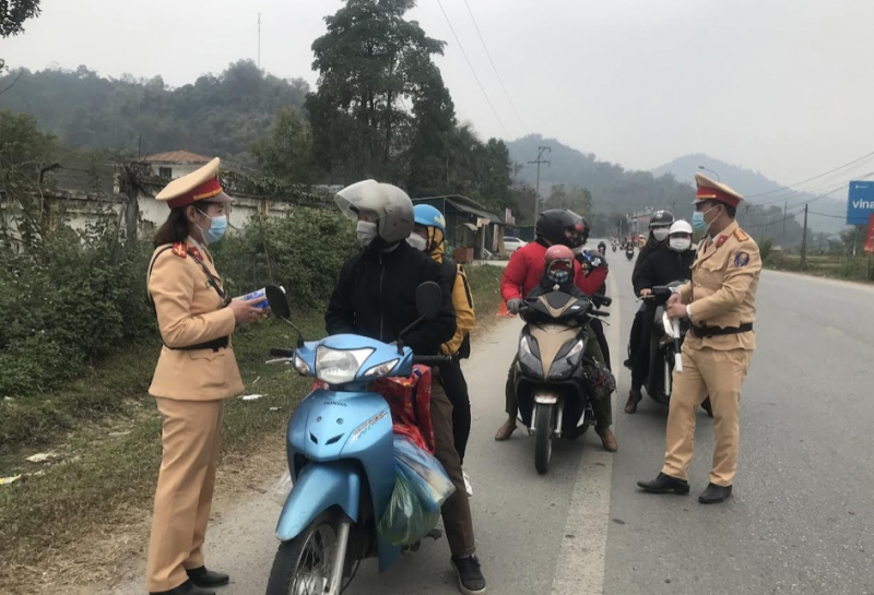 Cảnh sát giao thông Công an Bắc Kạn nhân văn, vì nhân dân phục vụ -1