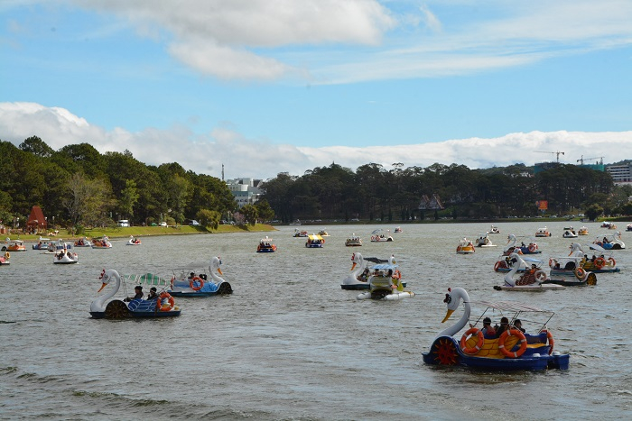 Công an nỗ lực làm việc để du khách có niềm vui trọn vẹn -0
