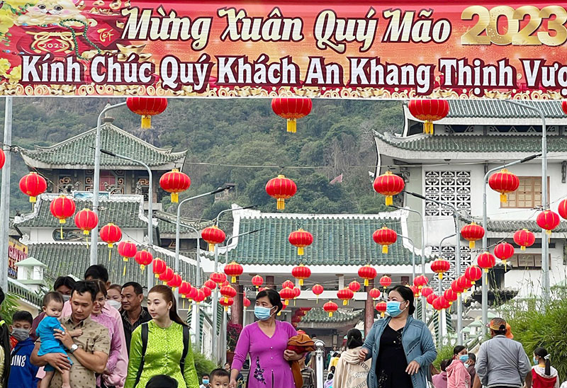 Khu du lịch Cáp treo Núi Sam miễn phí vé vào cổng tham quan phục vụ du khách gần xa -1