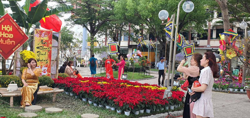 Khánh Hòa thu hút đông đảo du khách những ngày Tết Quý Mão -0