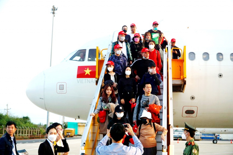 Khánh Hòa thu hút đông đảo du khách những ngày Tết Quý Mão -0