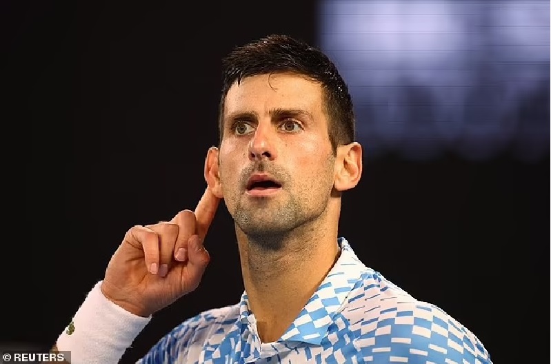 Novak Djokovic tranh cãi với trọng tài trong trận bán kết Australian Open 2023 -0