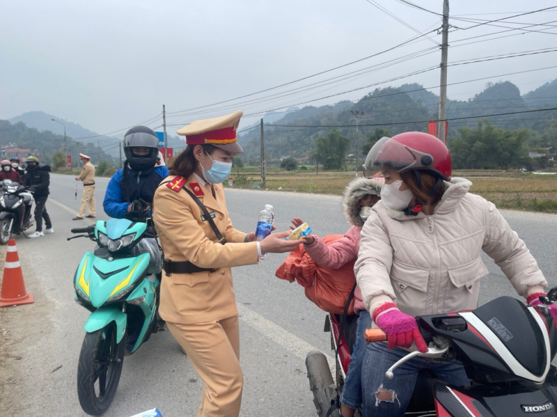 Bảo đảm an ninh trật tự, phục vụ nhân dân đón Tết an toàn, vui tươi -0