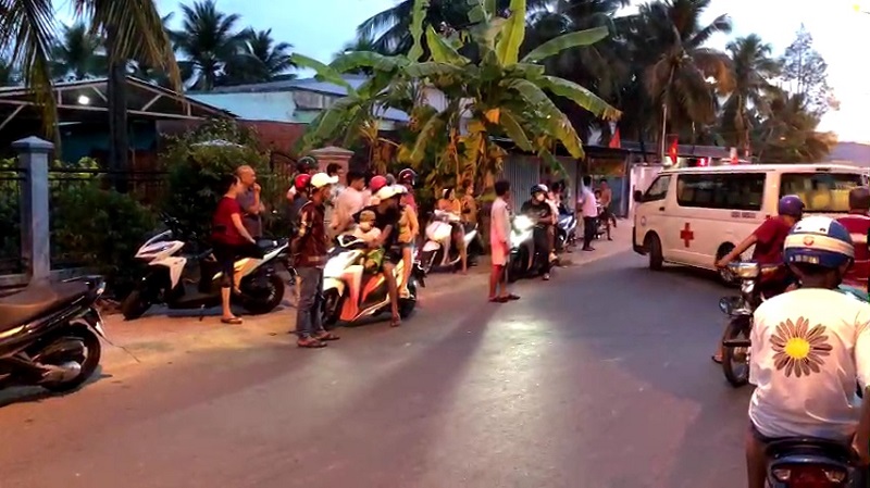 Nghi án chồng dùng dao đâm vợ rồi tự sát -0