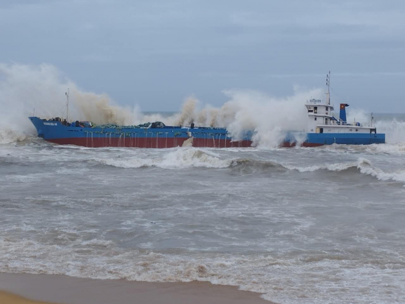 Cứu nạn an toàn 11 thuyền viên gặp nạn trên biển -0