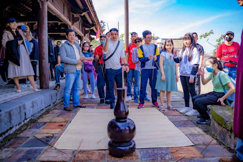 Khách du lịch đến tham quan Di sản Huế tăng đột biến dịp đầu năm mới -0