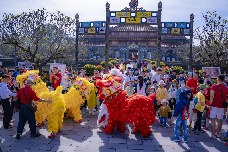 Khách du lịch đến tham quan Di sản Huế tăng đột biến dịp đầu năm mới -0