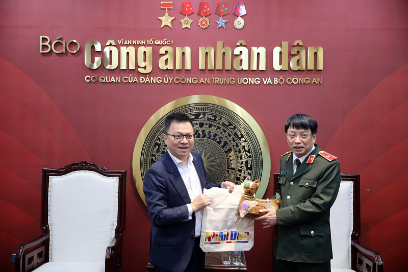 Chủ tịch Hội Nhà báo Việt Nam Lê Quốc Minh thăm, chúc mừng năm mới Báo CAND -0