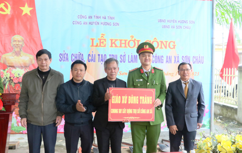 Giáo xứ và Phật giáo tại Hà Tĩnh chung tay xây dựng 9 trụ sở Công an xã  -0