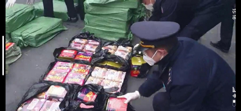 Hải quan Tân Thanh bắt giữ 342 kg pháo nổ cất dấu trong hầm cốp xe tải -0