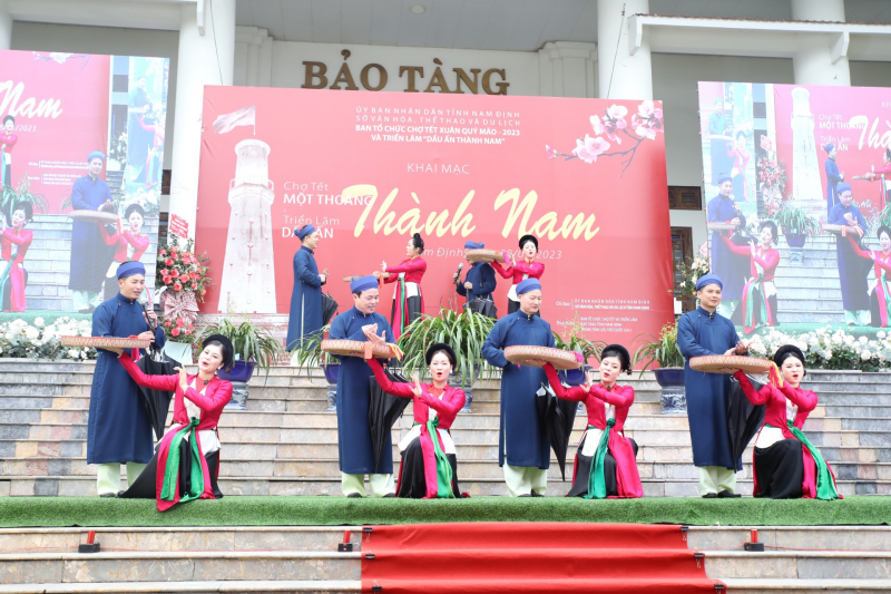 Khai mạc triển lãm “Dấu ấn thành Nam” -0