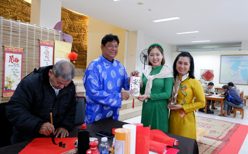 Du khách háo hức “Trẩy hội đầu xuân” những ngày đầu năm mới  -0