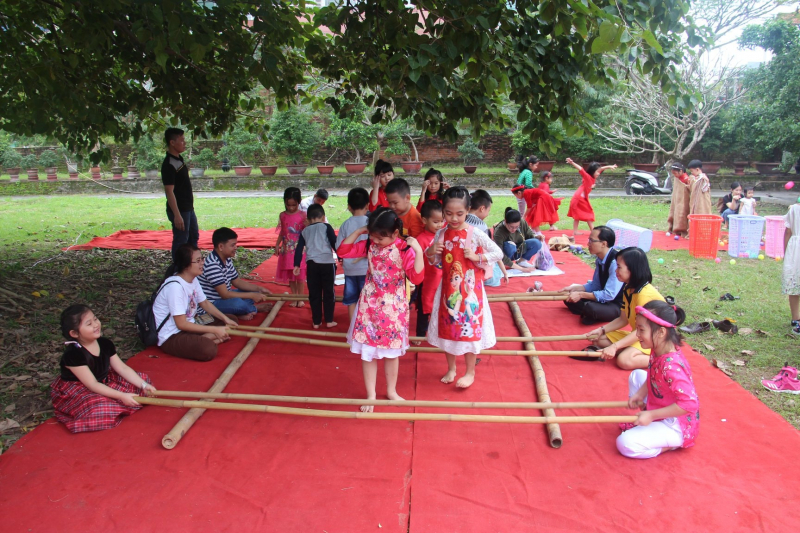 Du khách háo hức “Trẩy hội đầu xuân” những ngày đầu năm mới  -2