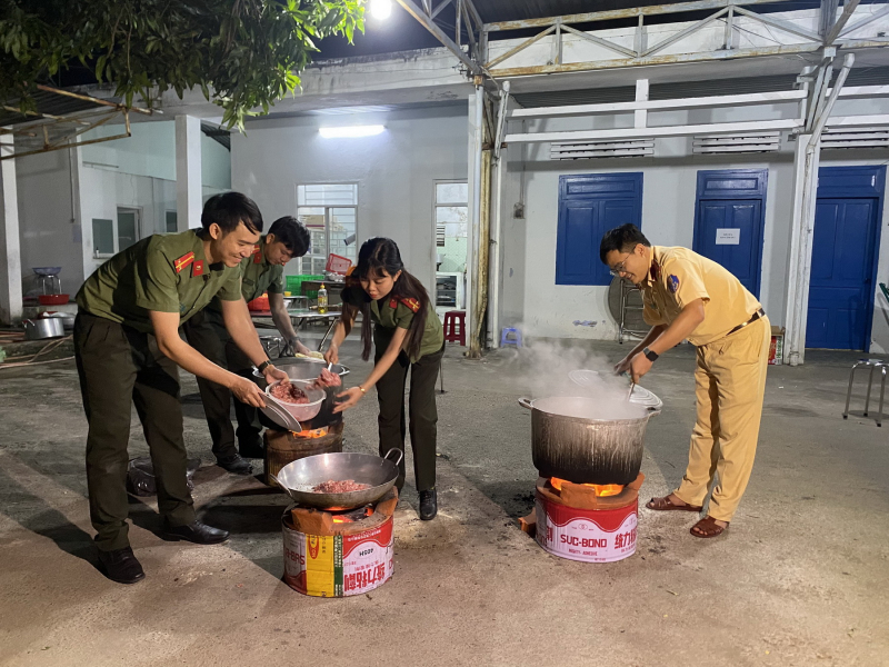 Nghĩa cử cao đẹp từ “Bếp ăn tình thương” của tuổi trẻ Công an TP Phan Rang - Tháp Chàm -0