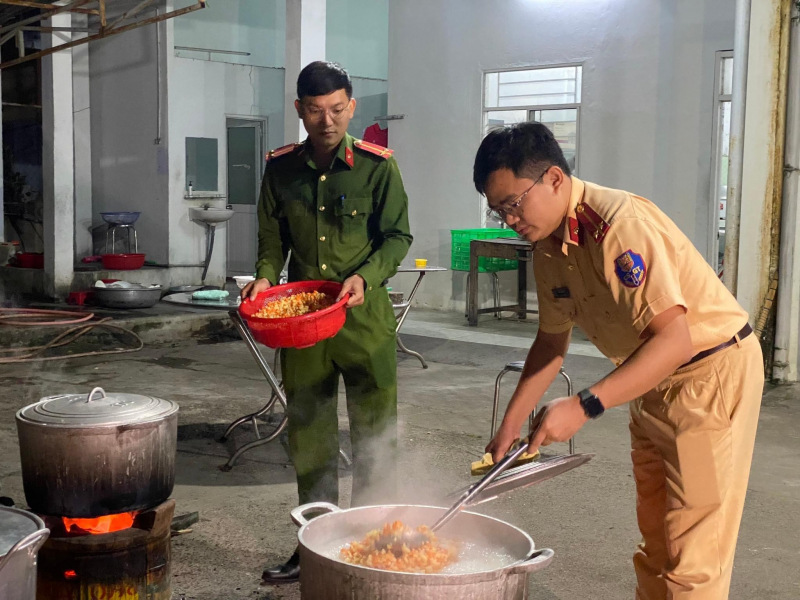 Nghĩa cử cao đẹp từ “Bếp ăn tình thương” của tuổi trẻ Công an TP Phan Rang - Tháp Chàm -0