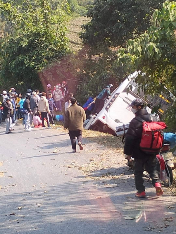 Tai nạn giao thông làm 10 người bị thương -0